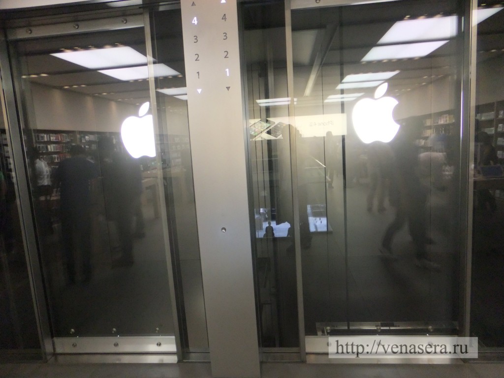Лифты в Apple Store, Ginza